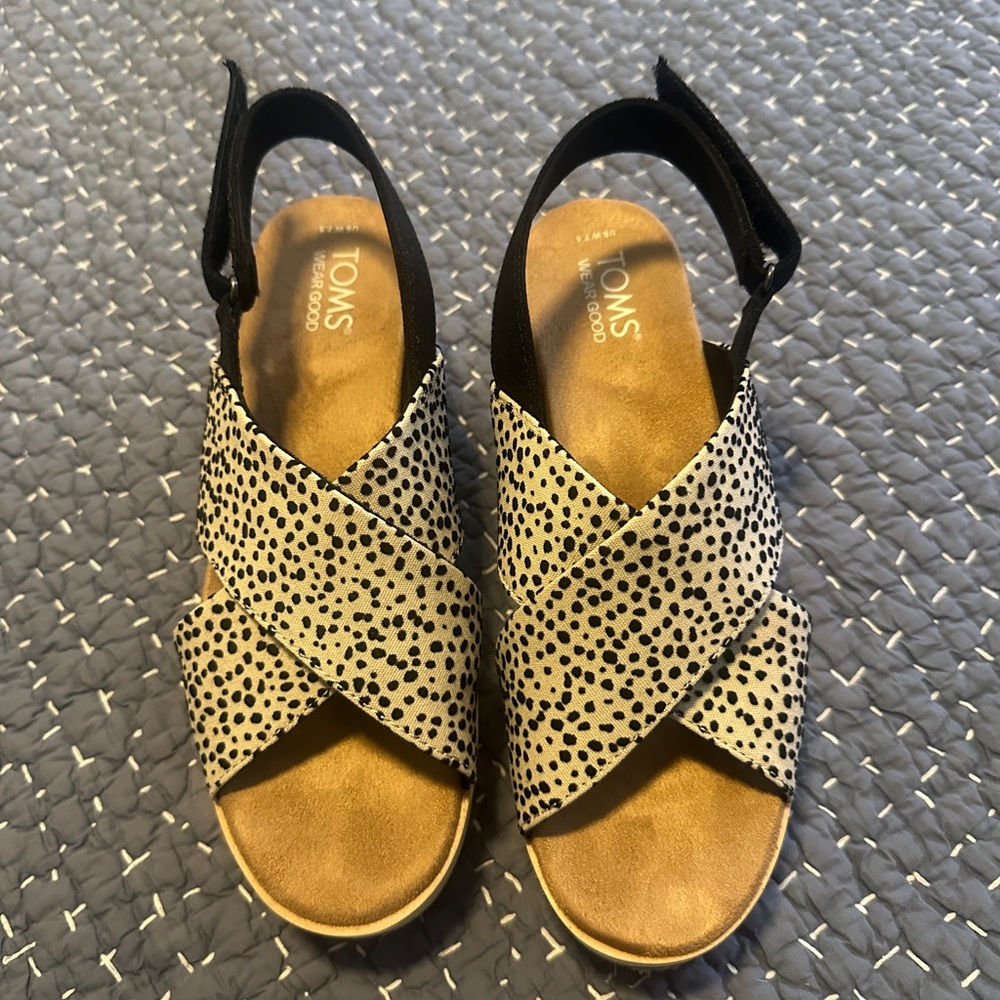 TOMS Women's Spotted Black and Tan Sandals